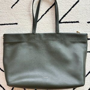 Cuyana Classic Easy Zipper Tote Olive
